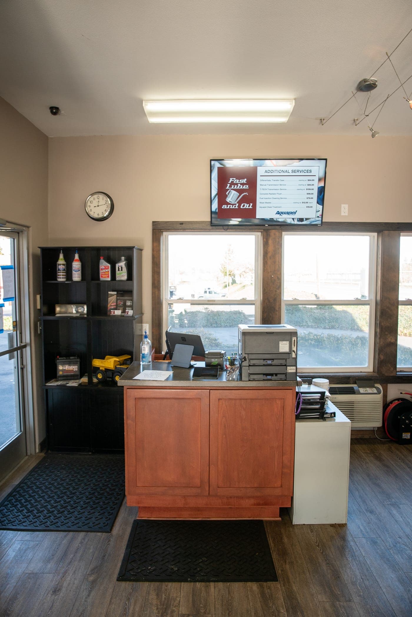 The service counter at Fast Lube & Oil Scappoose